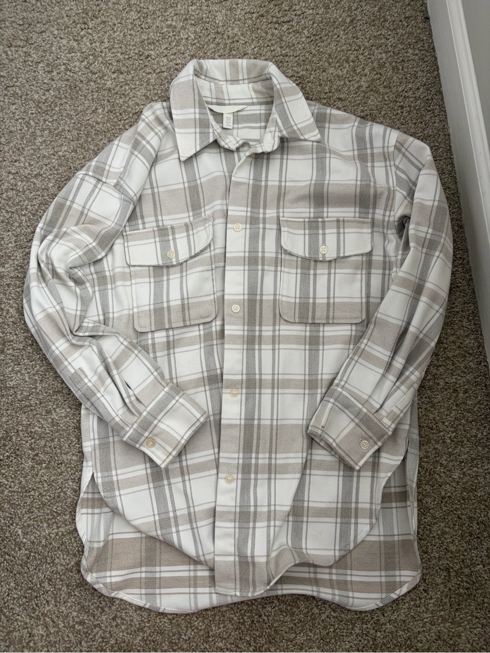 H&M Women's Plaid Button-Down Shacket in Cream & Tan
